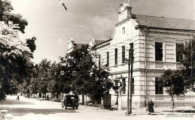 Петровский бульвар (бывший К. Маркса) пересечение с ул. Ленинградской, Азов, История, Черно-белые