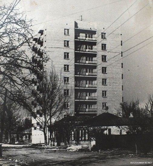 Улица Кирова 80-е. Раньше здесь было много частных домов, сейчас на этом месте отделение банка., 1980 год, История, Черно-белые