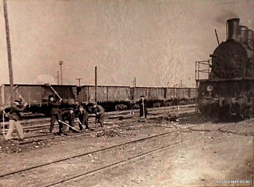 Субботник очистка железнодорожных путей на станции Батайск, 1952 год, История, Черно-белые, Вокзалы