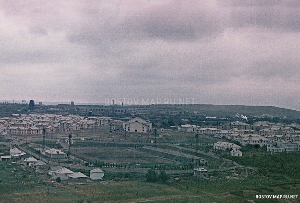 Это фото Стадиона, вдалеке виднеется Дворец Культуры с обратной стороны. Фото сделано с Авиловых гор, История, Цветные