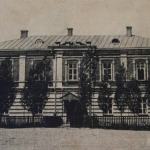 Здание построено в 1819 году. Бывшее четырёхклассное училище. Ныне вечерняя (сменная) общеобразовательная школа № 1, История, Черно-белые