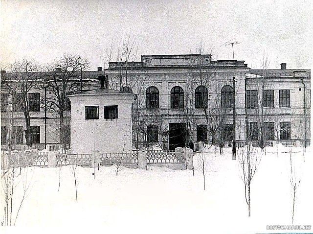 В 1925 г. в Каменске открылся педтехникум с 4-х годичным сроком обучения, именовавшийся Шахтинско-Донецкий техникум, История, Черно-белые
