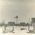 На переднем плане - площадь Труда, на заднем - строительство новой трехэтажной школы №11, История, Черно-белые