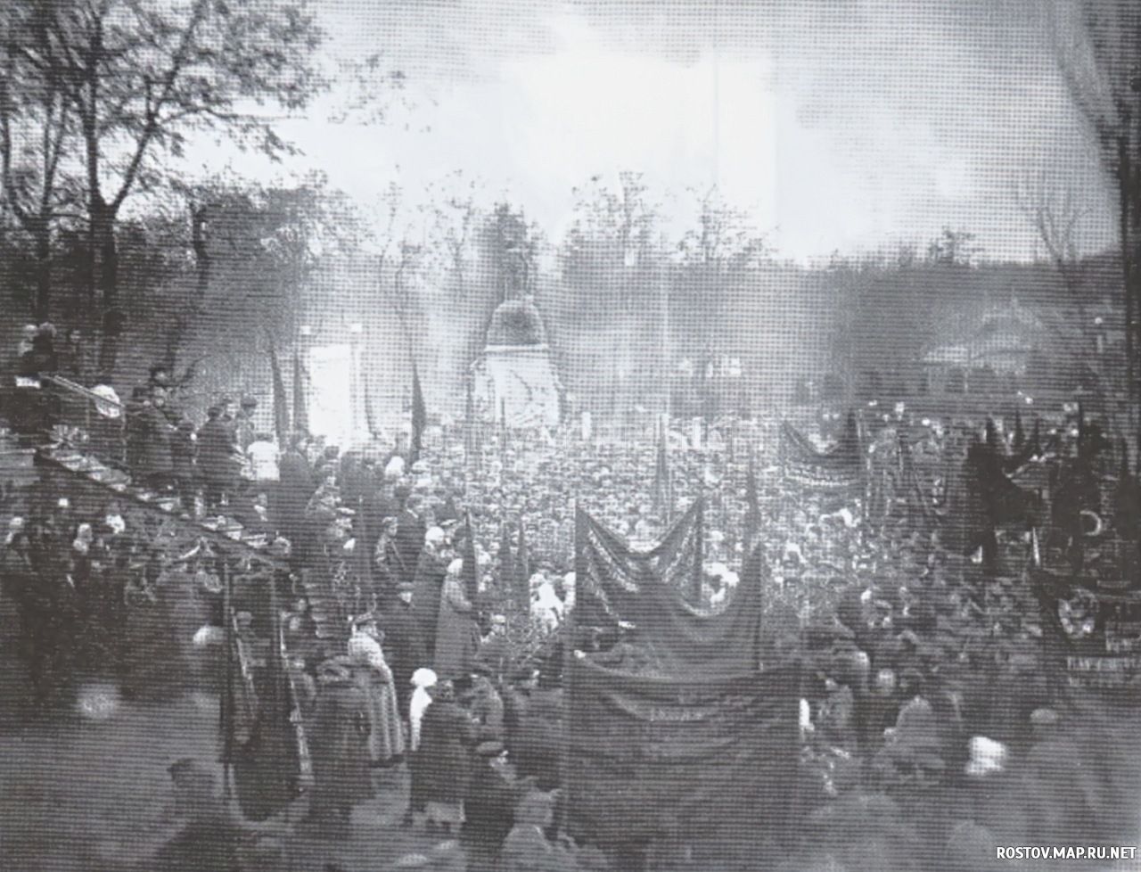Открытие памятника, посвященного жертвам революции в 1922 году., 1922 год, История, Черно-белые, Достопримечательности