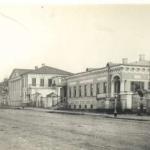 Ныне Молодежный Клуб возле универмага Андреевский, ранее дом Учителя, История, Черно-белые