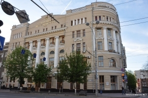 Здание главного корпуса Варшавского университета 