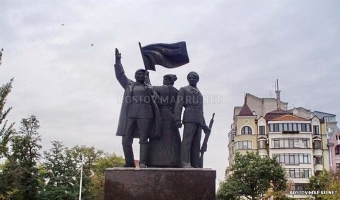 Памятник Великой Октябрьской революции