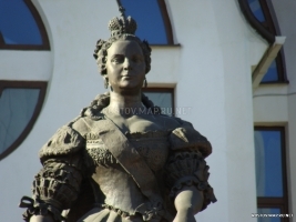 Памятник Елизавете Петровне