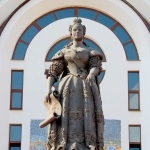 Памятник Елизавете Петровне, Современные, Достопримечательности, Цветные