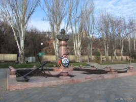 Памятник Ушакову