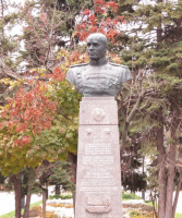 Памятник Д.Д. Лелюшенко