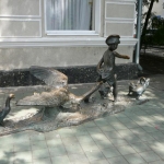 Скульптура «Нахалёнок» возле входа в ЗАГС, Современные, Достопримечательности, Цветные