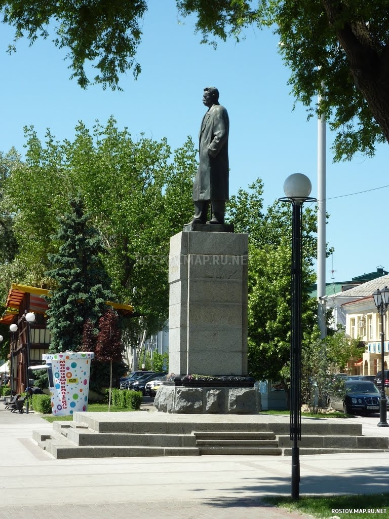 Памятник А.М. Горькому, Современные, Достопримечательности, Цветные