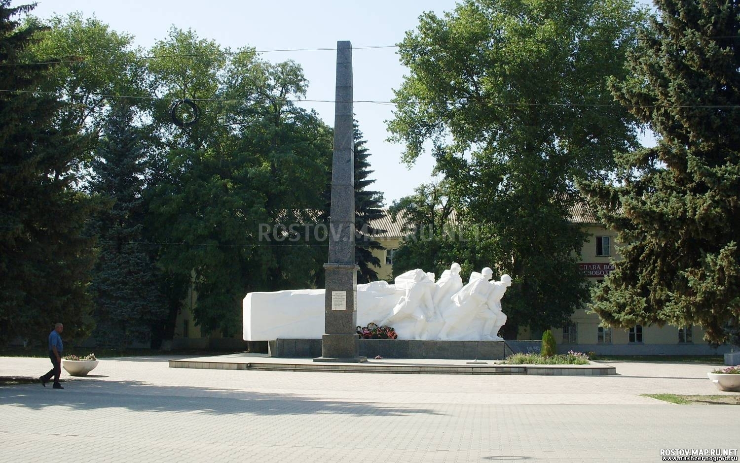 Зерноград, Памятник воинам, Современные, Профессиональные