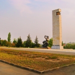 Красный Сулин, Памятник погибшим воинам, Современные, Профессиональные, Достопримечательности