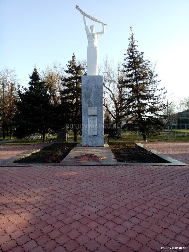 Ремонтное, Мемориал погибших воинов, Современные, Любительские, Достопримечательности
