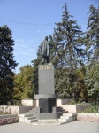 Памятник Владимиру Ленину (у входа в парк им. М. Горького) Памятник Владимиру Ленину (у входа в парк им. М. Горького)