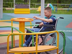 Дети с ограниченными возможностями смогут играть на площадке в Ростове