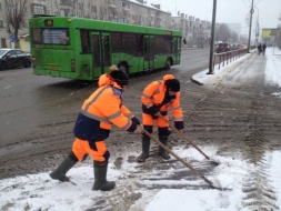 Последствия снегопада в Ростове устраняли около 2 тысяч дворников