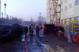 В Ростове на Менжинского более пяти часов тушили крупный пожар на складе