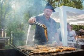 Около тонны рыбы съели гости Фестиваля донской селёдки